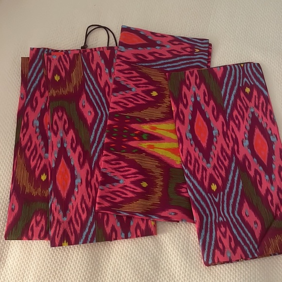 NWT 4 fabulous Figue dinner napkins - Picture 3 of 4